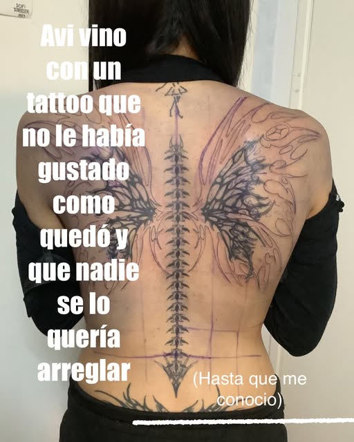 Tatuaje en proceso en la espalda, trabajo de Sofi_tattooer